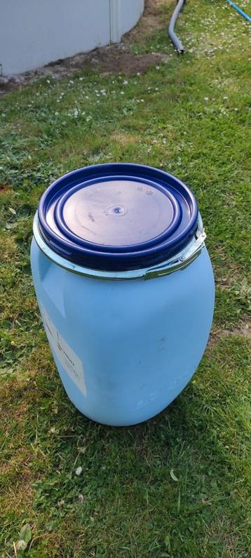 Bidons de stockage de 60 L beschikbaar voor biedingen
