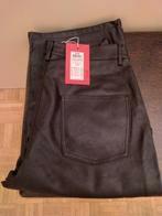 Broek van imitatieleer. Maat: XL  beschikbaar voor biedingen