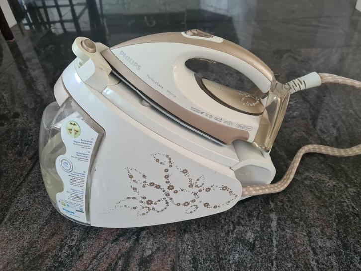 stoomstrijkijzer, Elektronische apparatuur, Strijkijzers en Strijkplanken, Zo goed als nieuw, Strijkijzer met snoer, Ophalen