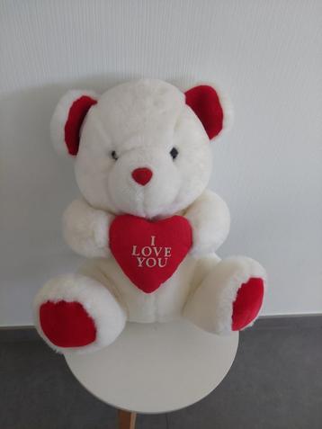 Knuffel witte beer met rood hart, Enlèvement, Utilisé, Ours