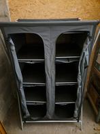 Kleerkast basecamp, Enlèvement