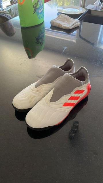 Voetbalschoenen beschikbaar voor biedingen