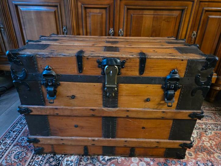 Boîte de voyage vintage unique, ancienne, pleine de caractèr, Maison & Meubles, Accessoires pour la Maison | Coffres, Enlèvement ou Envoi