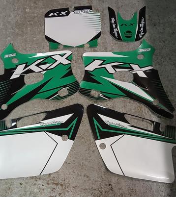 Kit autocollant kx beschikbaar voor biedingen