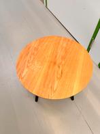 Twee salontafeltjes, Ophalen