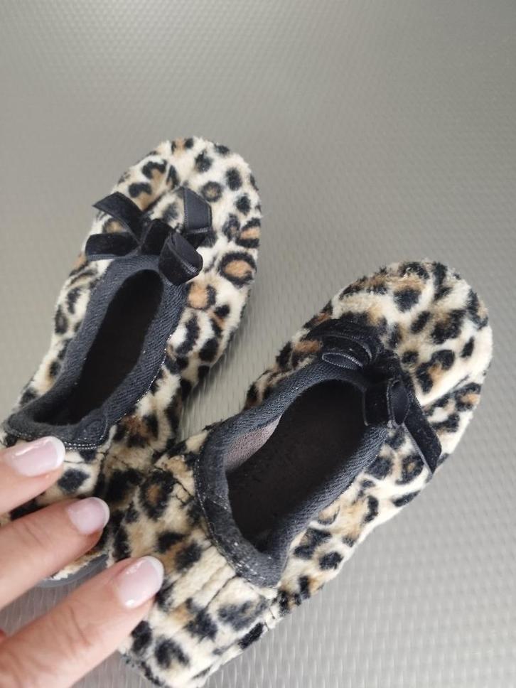 Toffe pantoffels meisje maat 27 Als nieuw!, Kinderen en Baby's, Kinderkleding | Schoenen en Sokken, Zo goed als nieuw, Overige typen