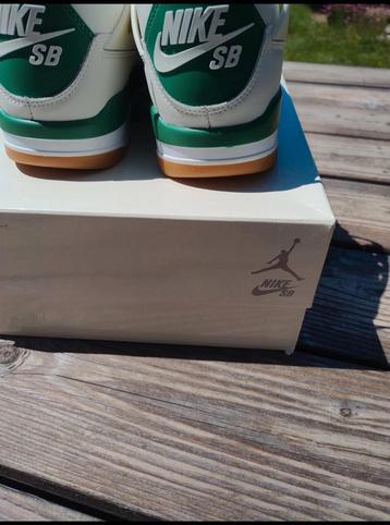 Air Jordan 4 retro SB pine green  size 44  beschikbaar voor biedingen