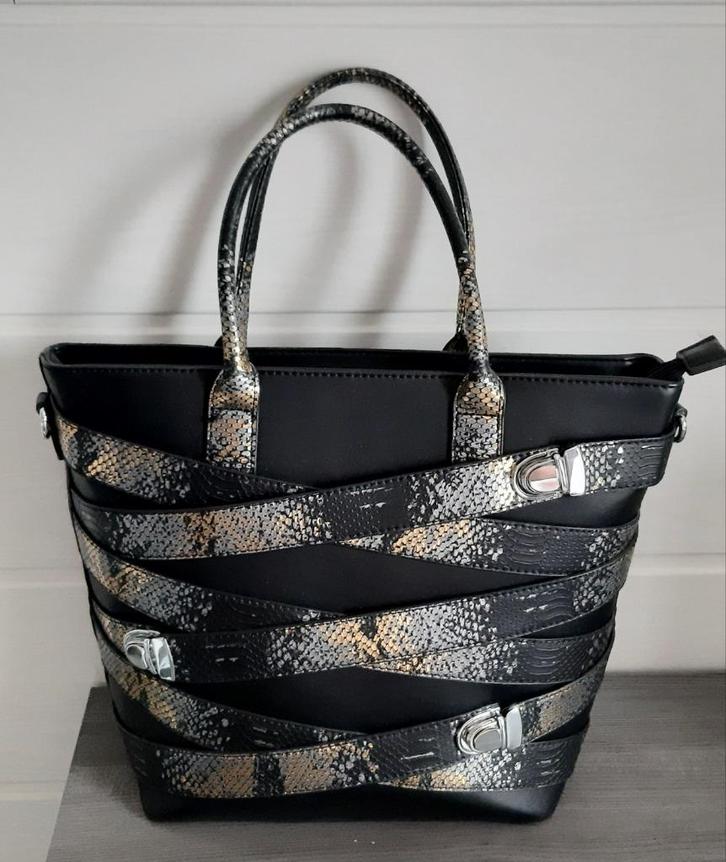 Zwarte handtas met accenten in dierenprint, Handtassen en Accessoires, Tassen | Damestassen, Nieuw, Handtas, Zwart, Ophalen of Verzenden