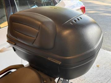 Topcase Givi + platine + dosseret beschikbaar voor biedingen