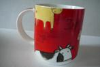 Tasse rouge avec des vaches, Maison & Meubles, Comme neuf, Tasse(s) et/ou soucoupe(s), Autres matériaux, Autres styles