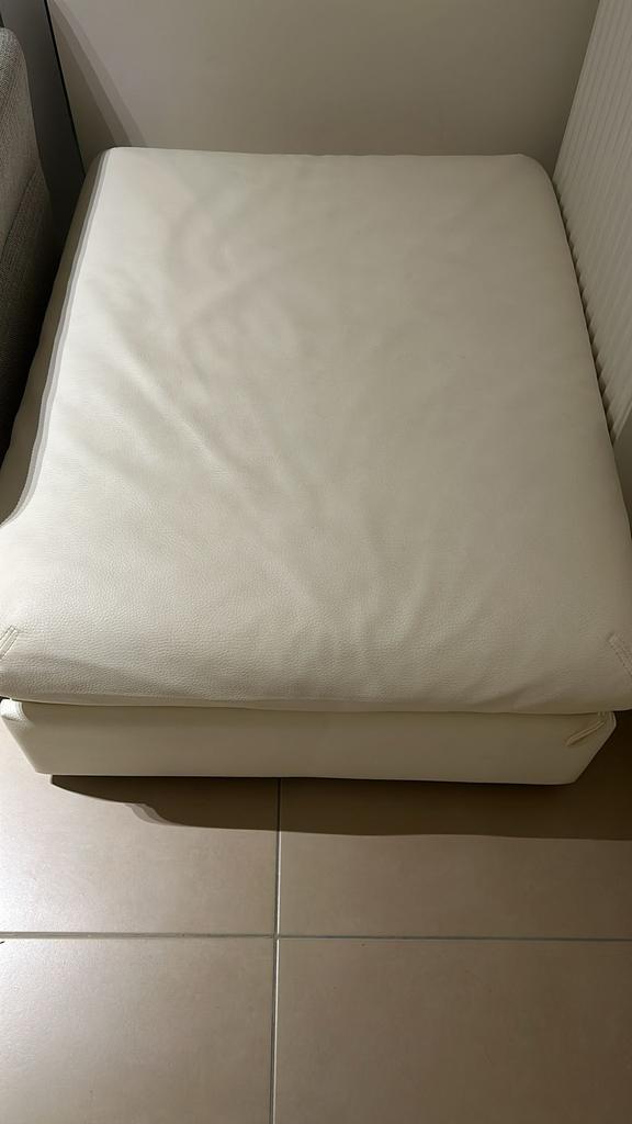 Slaapbank  leder, Huis en Inrichting, Zetels | Voetbanken en poefs, Zo goed als nieuw, Ophalen