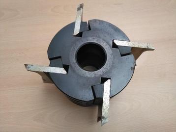 Porte couteau bois à profiler beschikbaar voor biedingen