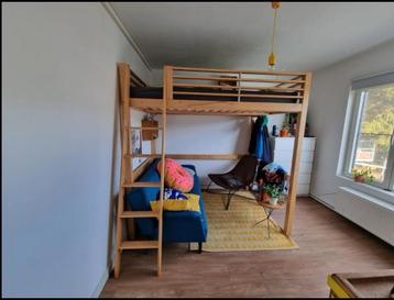 Hoogslaper 140x200 in kwalitatief hout beschikbaar voor biedingen