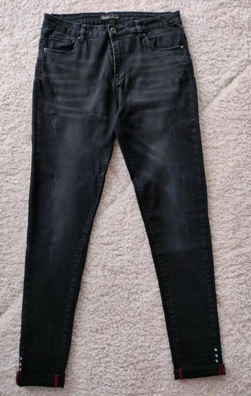 Skinny jeans maat 40. Toxik. Met hoge taille. Diamantjes aan, Kleding | Dames, Spijkerbroeken en Jeans, Zo goed als nieuw, W30 - W32 (confectie 38/40)