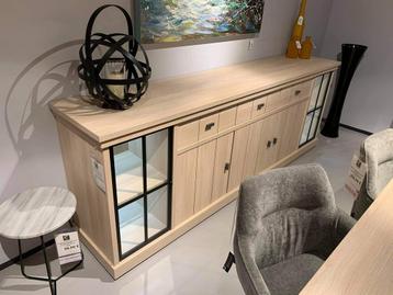 Dressoir te koop!, Huis en Inrichting, Ophalen, Zo goed als nieuw, Landelijk, industrieel, Met deur(en)