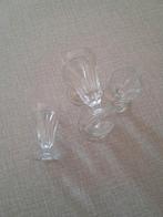 5 coupes miniatures en verre posées sur un pied., Enlèvement ou Envoi, Neuf, Verres et Verres à shot