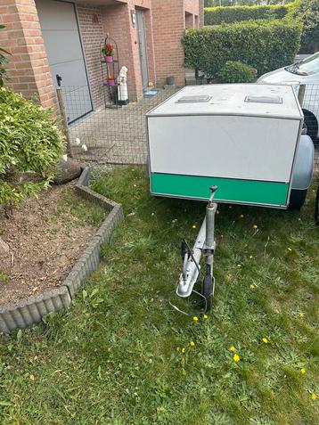 Honden aanhangwagen beschikbaar voor biedingen