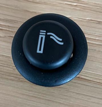 Sigarettenaansteker voor auto beschikbaar voor biedingen