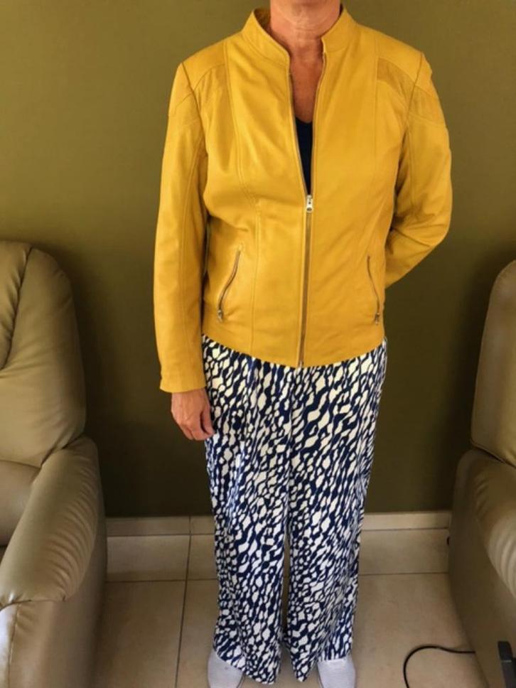 Modieuze gele leren vest, Kleding | Dames, Jasjes, Kostuums en Pakken, Zo goed als nieuw, Jasje, Maat 42/44 (L), Geel, Ophalen