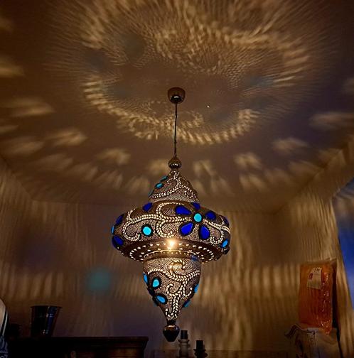Oriëntaalse filigrain hanglamp met blauwe en groene stenen, Huis en Inrichting, Lampen | Hanglampen, Nieuw, Ophalen