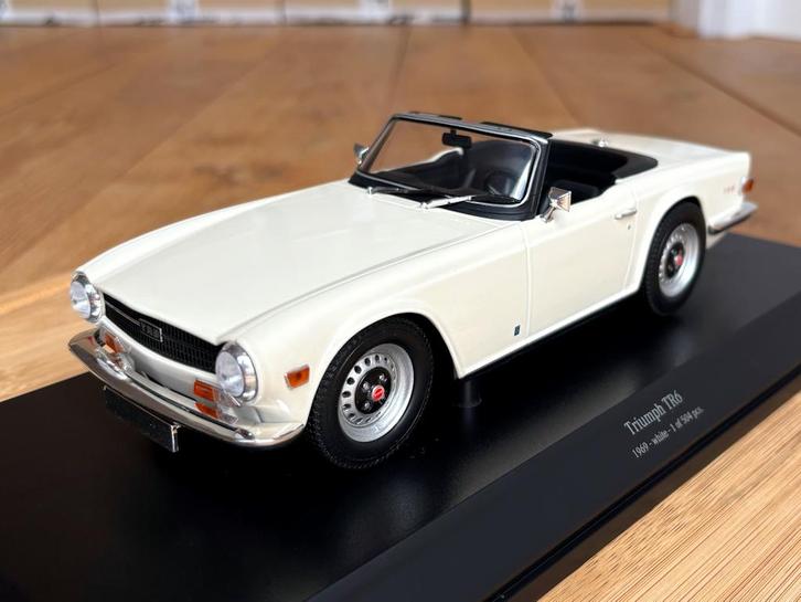 Triumph TR6 1969 wit 1:18 Minichamps Limited edition 504st, Hobby en Vrije tijd, Modelauto's | 1:18, Nieuw, Auto, MiniChamps, Ophalen of Verzenden