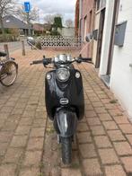 BROMMER TE KOOP (b-klasse) + 2 helmen, Fietsen en Brommers, Brommers | Overige merken, Gebruikt, 49 cc, Klasse B (45 km/u), Ophalen