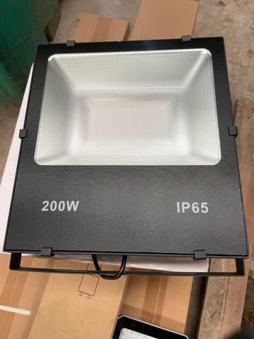 Ledlamp 200w beschikbaar voor biedingen