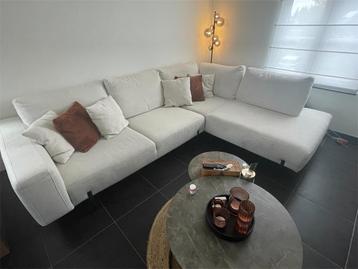 Hoeksalon beschikbaar voor biedingen