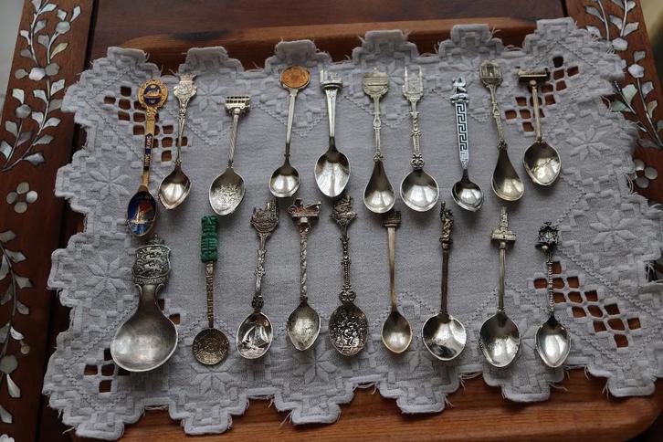 Verzilverde soevenir lepeltjes, Verzamelen, Porselein, Kristal en Bestek, Zo goed als nieuw, Bestek, Overige materialen, Verzilverd