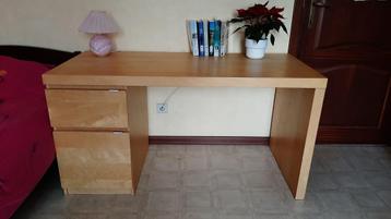 bureau Ikea beige kleur beschikbaar voor biedingen