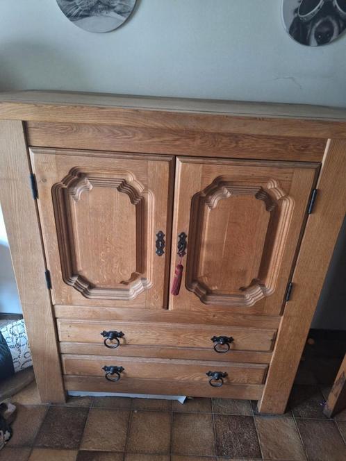 1 "kleine" kast met verlichting. 1 grote kast., Huis en Inrichting, Kasten | Dressoirs, Zo goed als nieuw, Ophalen