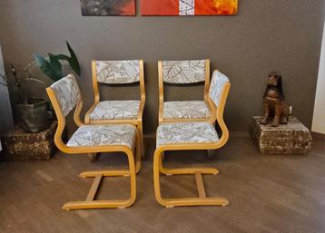 Set van 4 vintage eetkamerstoelen beschikbaar voor biedingen