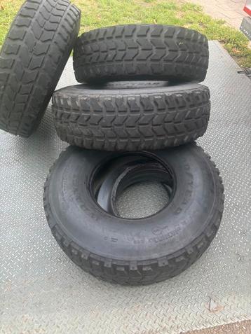 Hummer banden 37 12.5 R16.5 beschikbaar voor biedingen