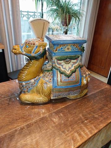 Keramische planten staander  beschikbaar voor biedingen