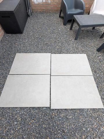 Table extérieure avec fauteuils  beschikbaar voor biedingen