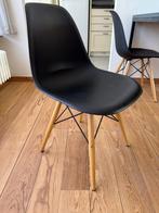 4 x zwarte replica Eames DSW stoelen, Ophalen