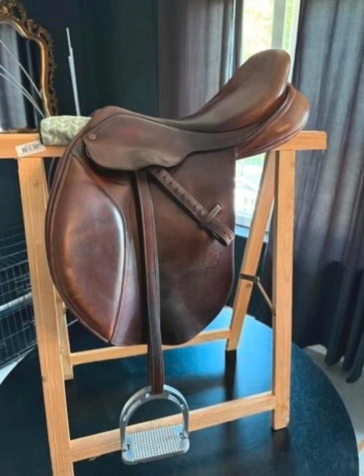 Bates springzadel, Dieren en Toebehoren, Paarden en Pony's | Zadels, Zo goed als nieuw, Ophalen of Verzenden