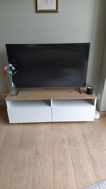 TV-kast beschikbaar voor biedingen