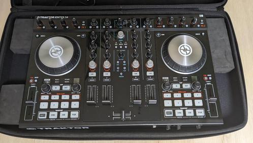 Traktor Kontrol S4 mk2 DJ Controller + Hardcase, Muziek en Instrumenten, Dj-sets en Draaitafels, Zo goed als nieuw, Draaitafel