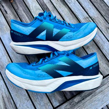 New balance fuelcell rebel v4 maat 44,5 beschikbaar voor biedingen