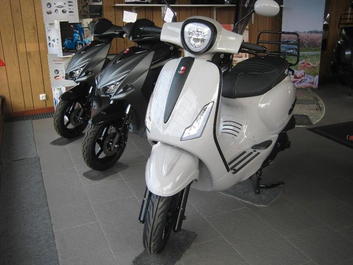 GTS Bravo a 1.899 € 25 kmh et 45 kmh Garantie 3 Ans, Vélos & Vélomoteurs, Scooters | Marques Autre, Neuf, Classe A (25 km/h), Essence