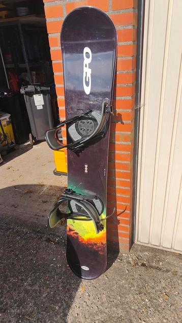 Snowboard + hoes beschikbaar voor biedingen