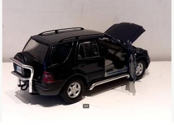 Mercedes ML 320 schaal model 1:18, Enlèvement ou Envoi, Voiture, Maisto