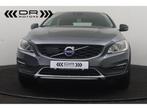 Volvo V60 Cross Country D3 - LEDER - NAVI, Auto's, Volvo, V60, 5 deurs, Zilver of Grijs, Te koop