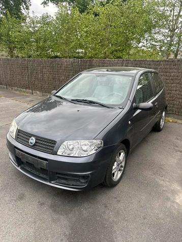 Fiat Punto 2004 avec airco, Autos, Fiat, Argent ou Gris, 1245 cm³, Boîte manuelle, 5 places