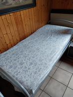 Eenpersoonsbed met matras, Huis en Inrichting, Slaapkamer | Bedden, Ophalen, Zo goed als nieuw, Grijs, Metaal