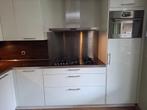 HOOGGLANS KEUKEN 2,08M X 2,41M + APPARATUUR