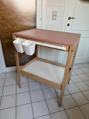 Verzorgingstafel ikea (zelf aangepast) beschikbaar voor biedingen