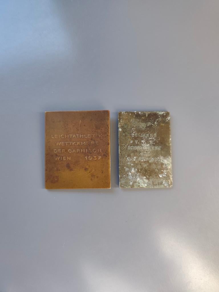 2 Plaques commémoratives WW2, Collections, Objets militaires | Général, Enlèvement ou Envoi