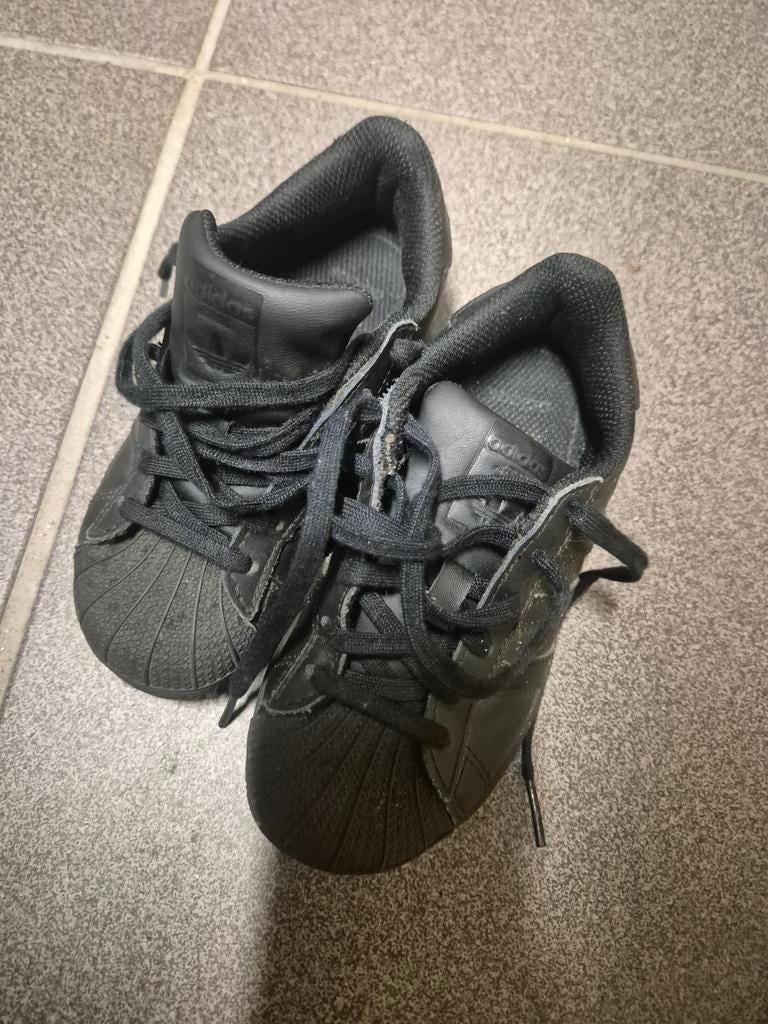 Adidas schoenen weinig gebruikt, Enfants & Bébés, Vêtements enfant | Chaussures & Chaussettes, Enlèvement